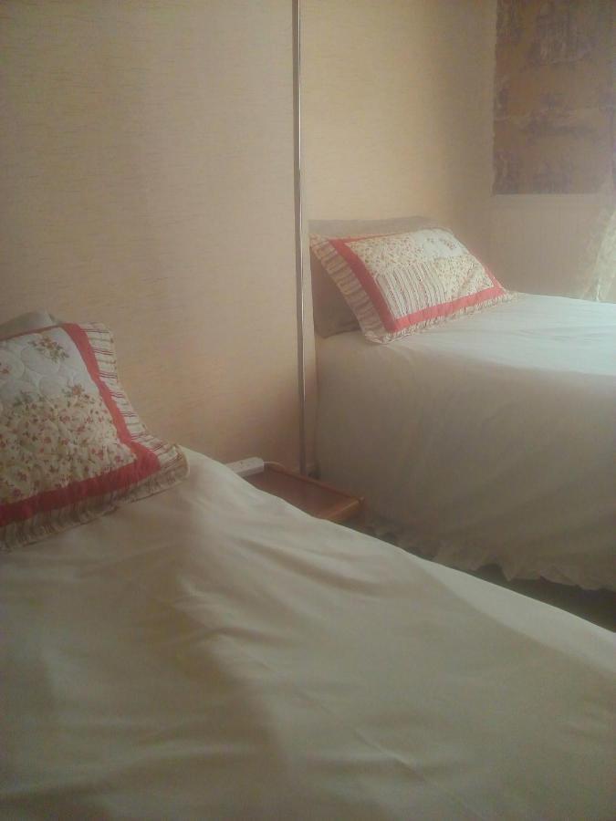 The Principality 2 Singles Bedroom カーディフ エクステリア 写真